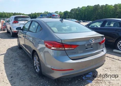 2017 Hyundai Elantra Se z USA, uszkodzony, nr VIN KMHD84LF5HU152826